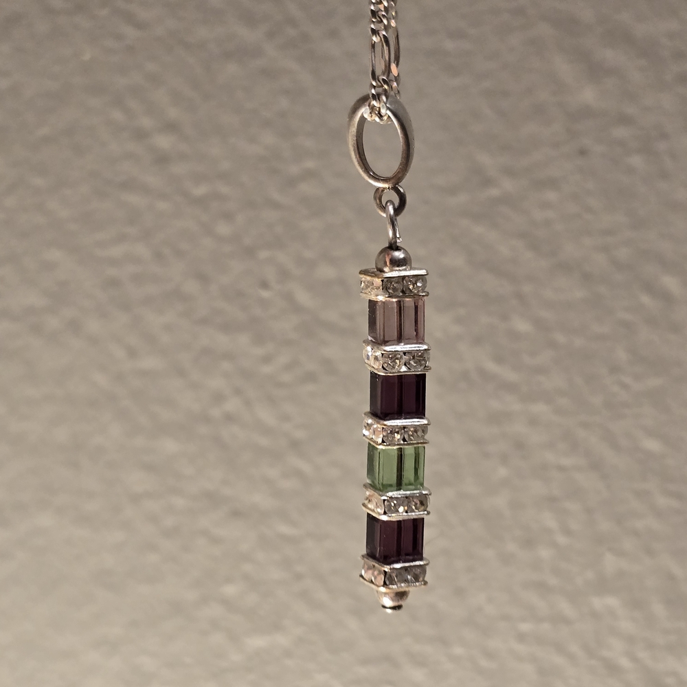 Elegant Silver Pendant Necklace - Picture 3 of 3